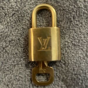 Authentic Louis Vuitton Lock 🔐 With Key #301